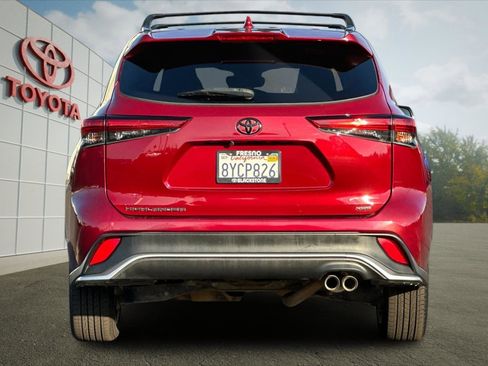 Used 2021 Toyota Highlander XSE image 4