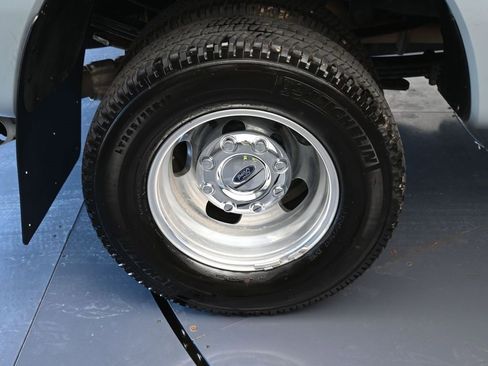 Used 2024 Ford F350 Lariat w/ Chrome Package image 25