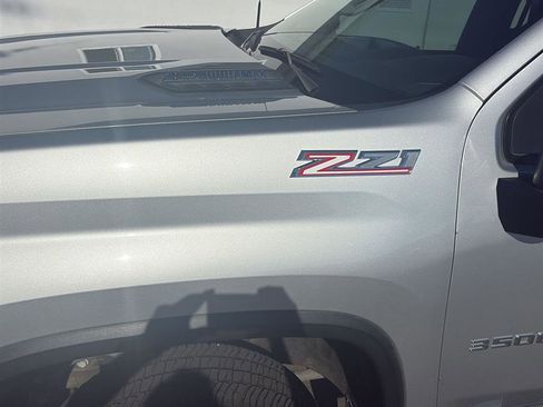 Used 2022 Chevrolet Silverado 3500 LT w/ Convenience Package image 11