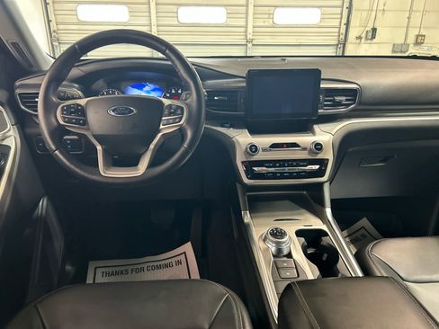 Used 2023 Ford Explorer XLT w/ Equipment Group 202A AWD/4WD image 4
