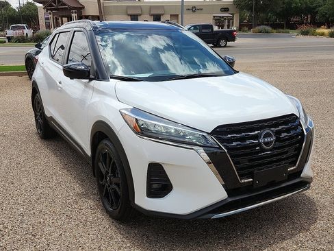 Used 2024 Nissan Kicks SR image 4