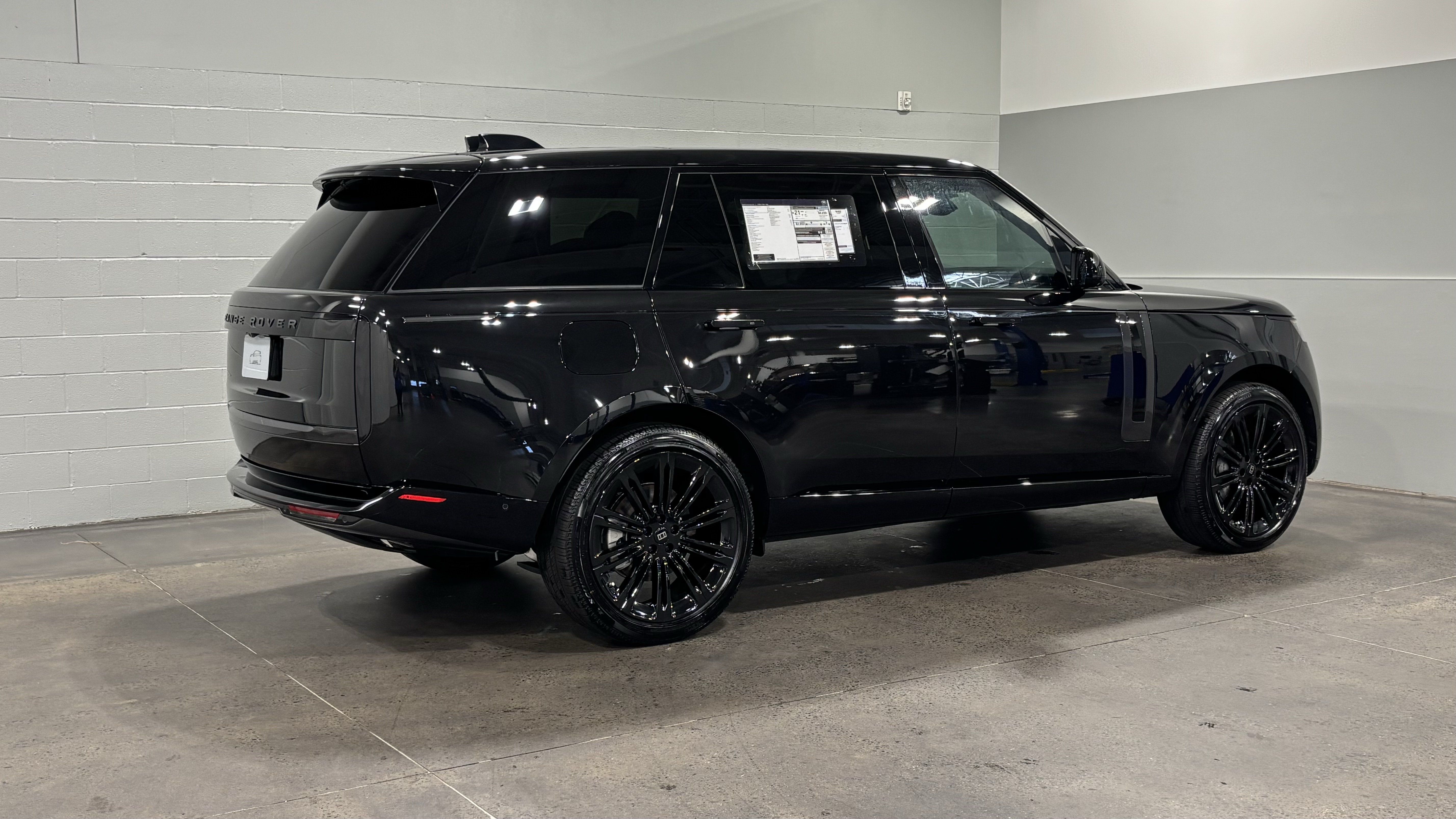 New 2027 Land Rover Range Rover Long Wheelbase SE AWD/4WD image 2