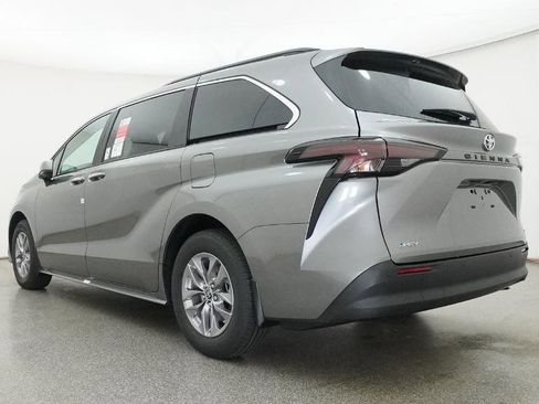 New 2026 Toyota Sienna XLE FWD image 4