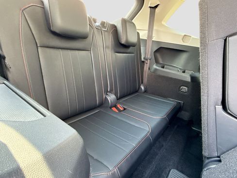 Used 2024 Volkswagen Tiguan SE FWD image 21