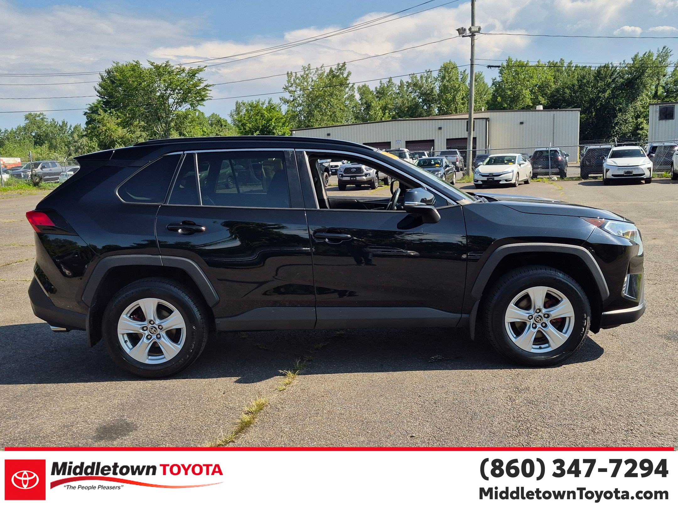 Used 2021 Toyota RAV4 XLE w/ Convenience Package AWD/4WD image 2