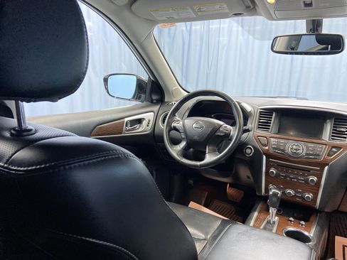Used 2017 Nissan Pathfinder Platinum w/ Midnight Edition Package image 38