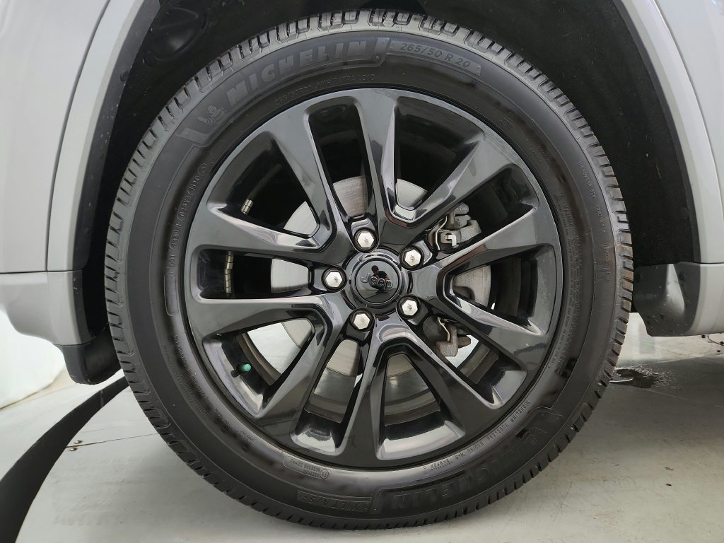 Used 2018 Jeep Grand Cherokee Altitude RWD image 37