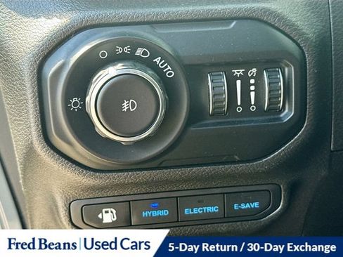 Used 2022 Jeep Wrangler Unlimited Rubicon 4xe AWD/4WD image 15