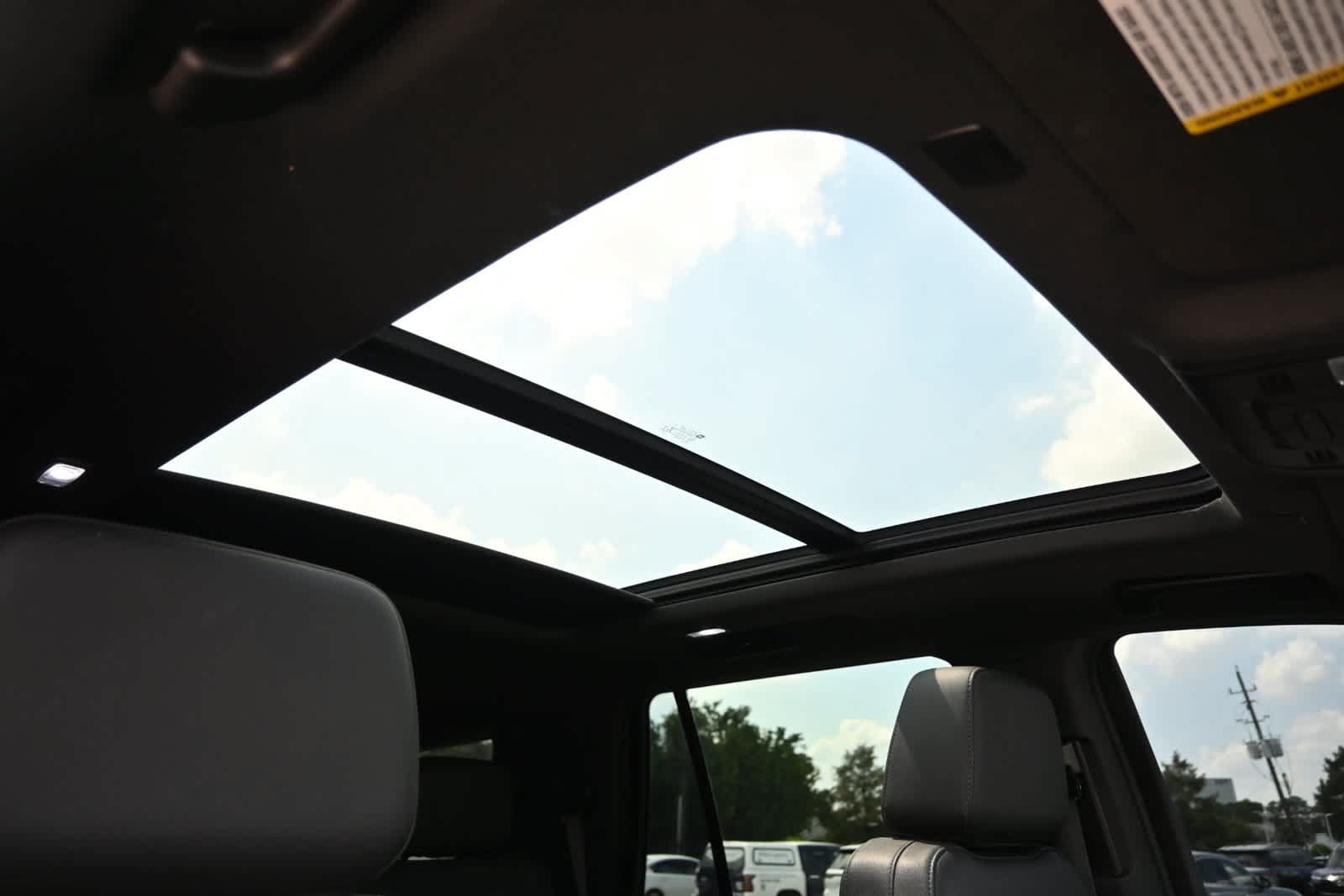 Used 2023 Chevrolet Tahoe LT w/ Luxury Package RWD image 25