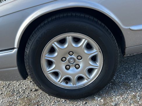 Used 2002 Jaguar XJ8 image 14