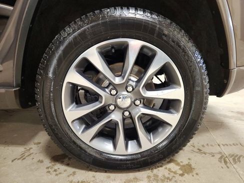 Used 2018 Jeep Grand Cherokee Overland image 28