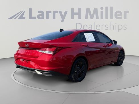 Used 2022 Hyundai Elantra SEL w/ Convenience Package FWD image 8