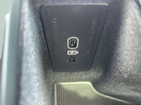 Used 2023 Volvo XC60 B5 Plus AWD/4WD image 22