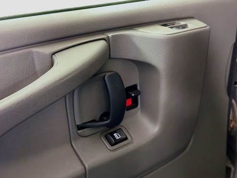 Used 2011 Chevrolet Express 1500 LT w/ LT Preferred Equipment Group image 18