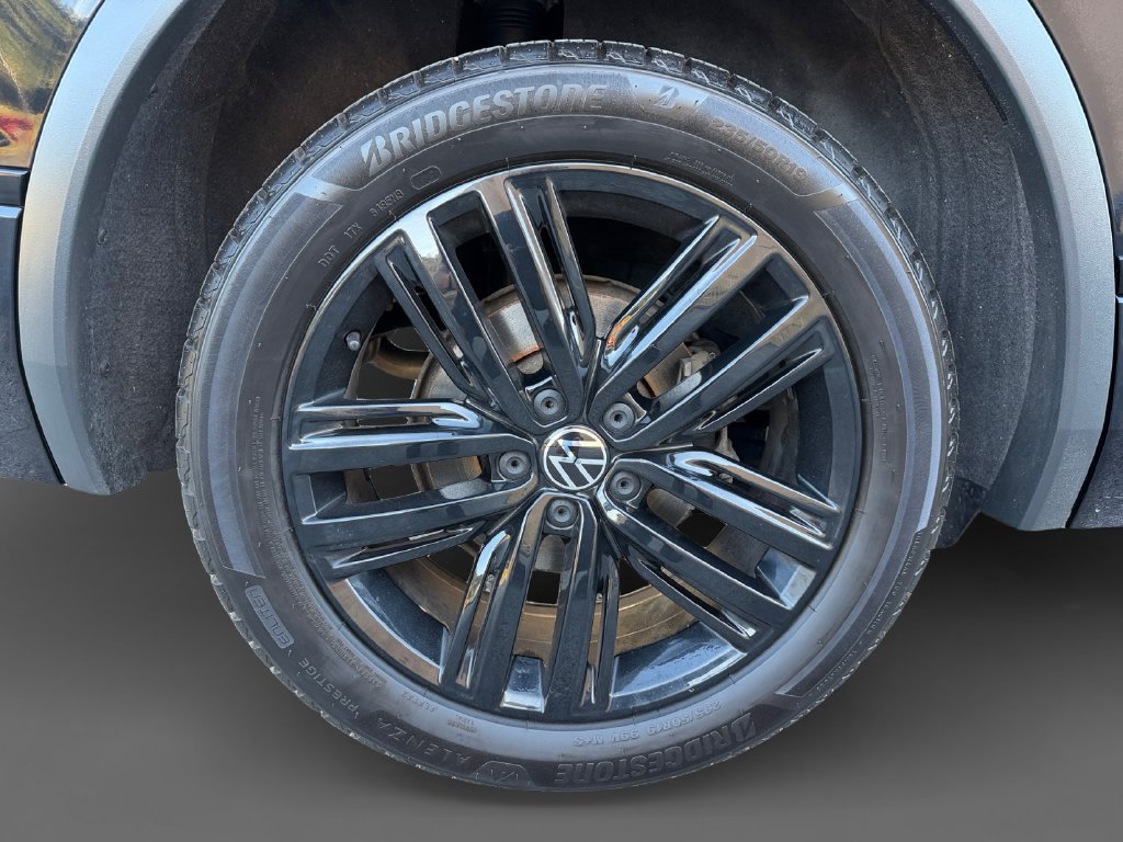 Used 2022 Volkswagen Tiguan SE R-Line AWD/4WD image 11