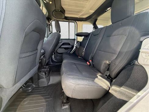 Used 2020 Jeep Wrangler Unlimited Sahara AWD/4WD image 21