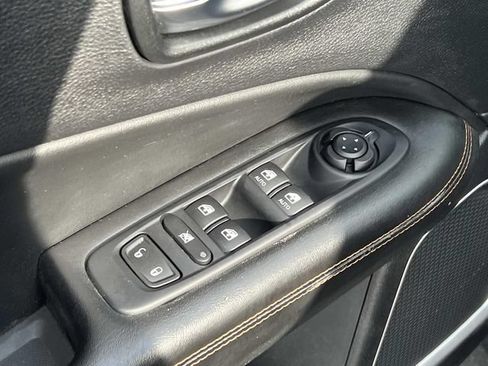 Used 2019 Jeep Compass Limited AWD/4WD image 16