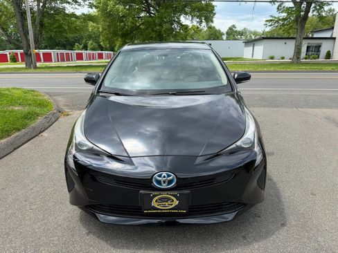 Used 2016 Toyota Prius Two FWD image 2