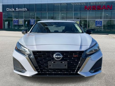 Used 2024 Nissan Altima 2.5 SR image 2