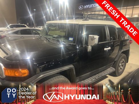 Used 2014 Toyota FJ Cruiser 4WD w/ Convenience Package image 3