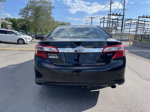 Used 2012 Toyota Camry XLE w/ Convenience Pkg FWD image 4