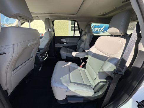 Used 2025 Ford Expedition Active AWD/4WD image 24