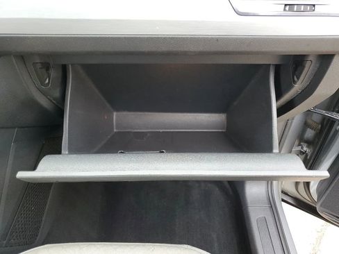 Used 2019 Volkswagen Tiguan S image 31