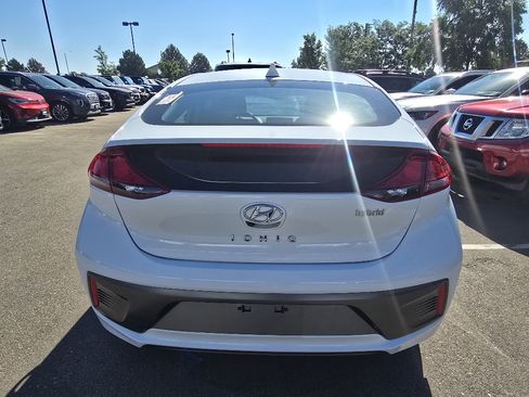 Used 2021 Hyundai Ioniq SE FWD image 4