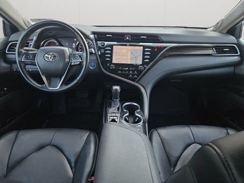 Used 2020 Toyota Camry XLE w/ Sunroof Package FWD image 17