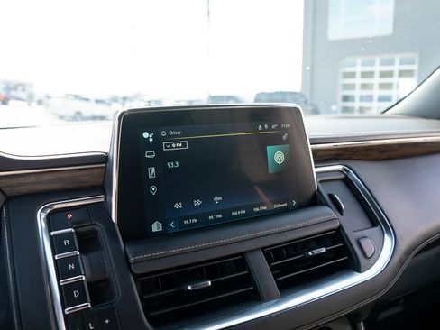 Used 2023 Chevrolet Suburban Premier image 24