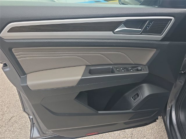 Used 2023 Volkswagen Atlas SE w/ Panoramic Sunroof Package FWD image 13