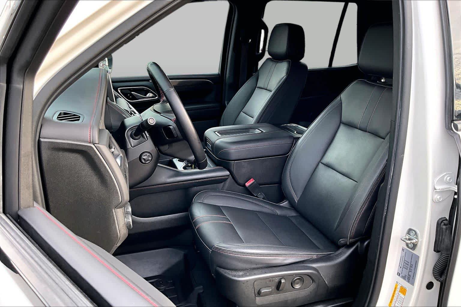 Used 2022 Chevrolet Tahoe RST w/ Luxury Package RWD image 6