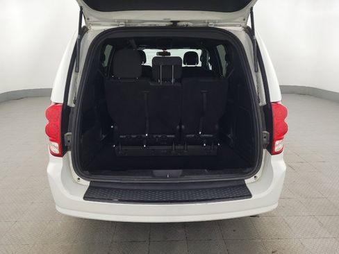 Used 2018 Dodge Grand Caravan SE FWD image 29