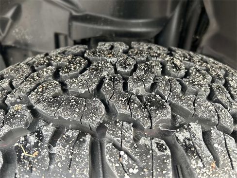 Used 2019 Jeep Wrangler Unlimited Sahara w/ Cold Weather Group image 10