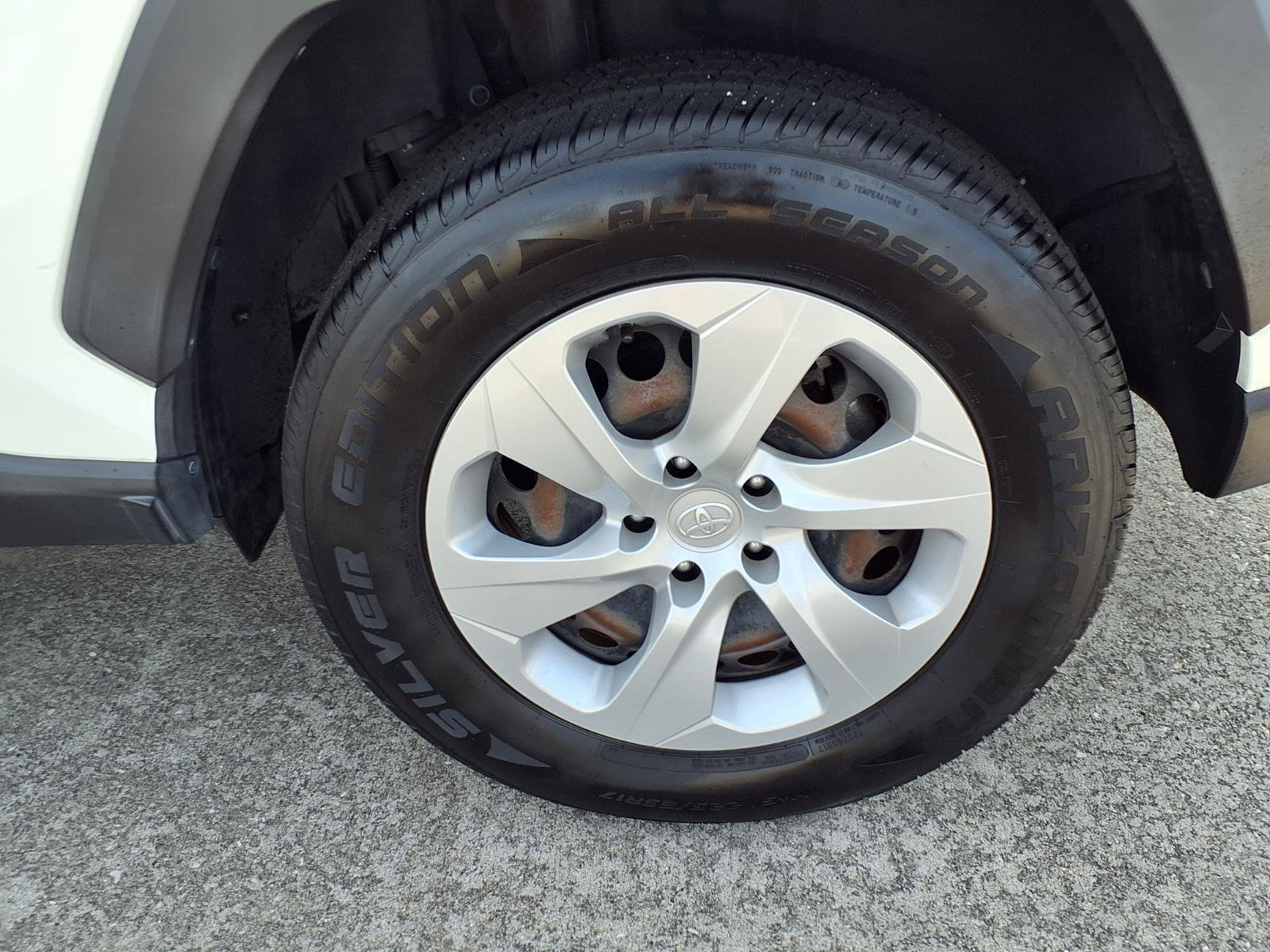 Used 2019 Toyota RAV4 LE FWD image 26