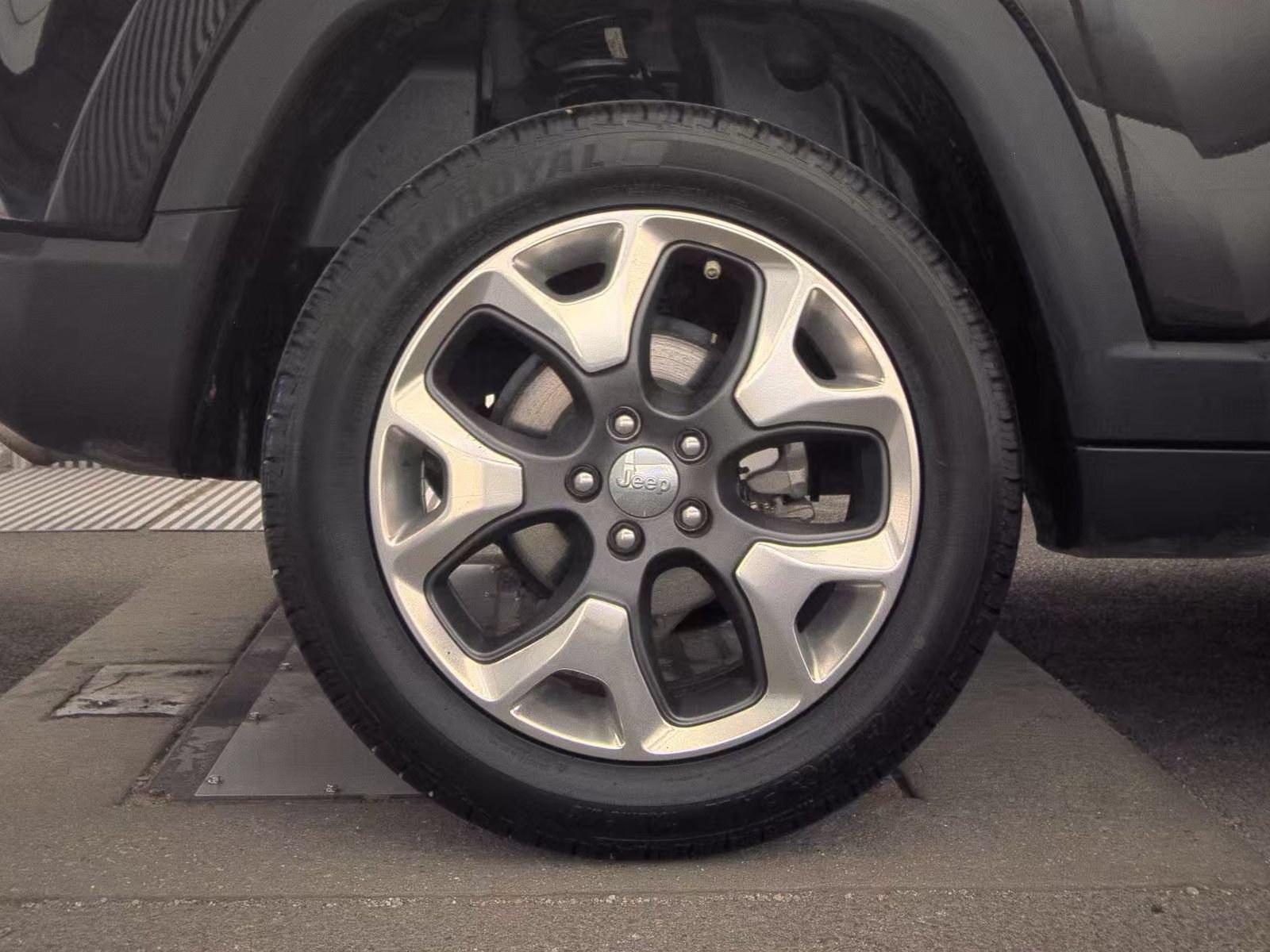 Used 2019 Jeep Compass Limited w/ Safety & Security Group AWD/4WD image 16