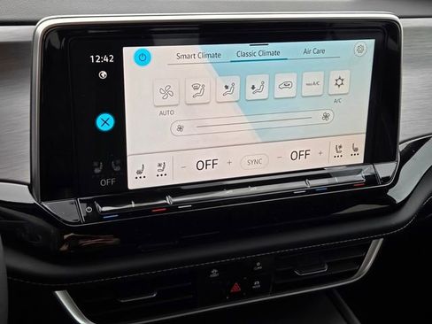 New 2026 Volkswagen Atlas Cross Sport SE FWD image 13