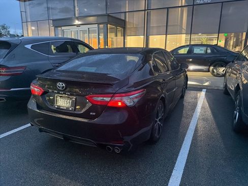Used 2018 Toyota Camry SE w/ Moonroof Package FWD image 8