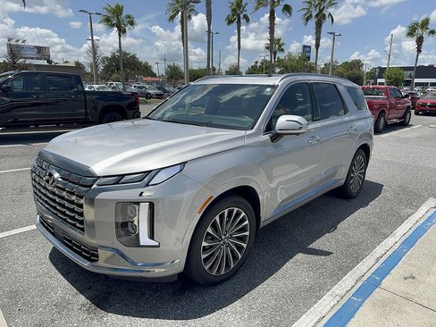 Used 2025 Hyundai Palisade Calligraphy FWD image 3