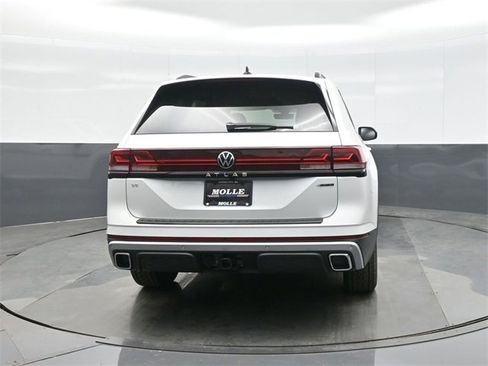 New 2026 Volkswagen Atlas Peak Edition image 6
