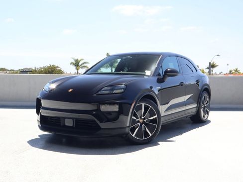 Used 2025 Porsche Macan Electric RWD image 1