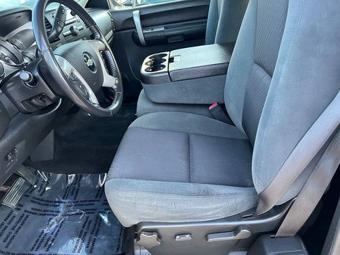 Used 2009 Chevrolet Silverado 2500 LT w/ Interior Plus Package AWD/4WD image 20