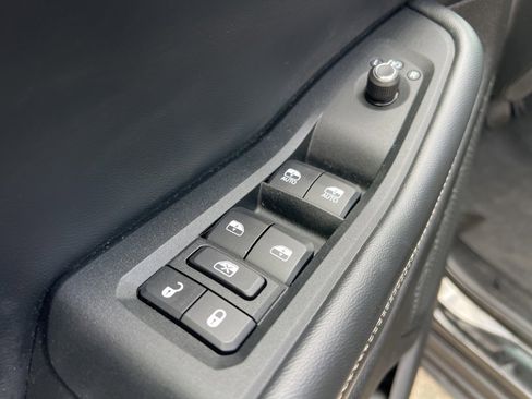 Used 2023 Jeep Grand Cherokee Laredo image 11