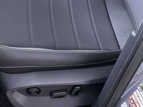 Used 2024 Volkswagen Taos SE image 12