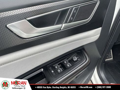 Certified 2025 Volkswagen Atlas Peak Edition SE AWD/4WD image 21