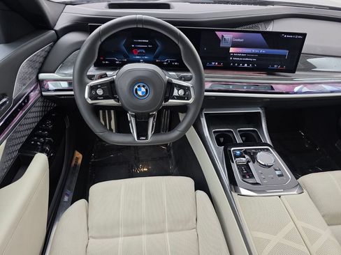 Used 2023 BMW i7 xDrive60 w/ Parking Assistance Package AWD/4WD image 13