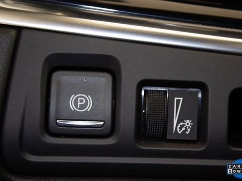 Used 2025 Cadillac XT6 Premium Luxury image 38