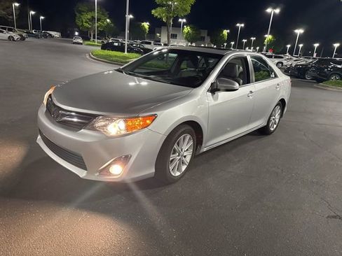 Used 2012 Toyota Camry XLE w/ Leather Pkg image 10