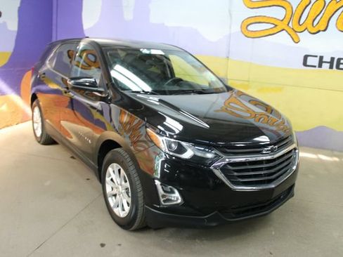 Used 2019 Chevrolet Equinox LT w/ Driver Convenience Package FWD image 2