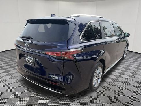 Used 2023 Toyota Sienna Platinum AWD/4WD image 9